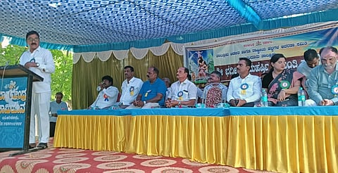 ಯಳಂದೂರಲ್ಲಿ ಆಯೋಜಿಸಿದ್ದ ಭಗೀರಥ ಜಯಂತಿ ಕಾರ್ಯಕ್ರಮದಲ್ಲಿ ಶಾಸಕ ಎ.ಆರ್.ಕೃಷ್ಣಮೂರ್ತಿ ಮಾತನಾಡಿದರು. 