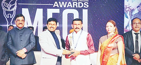 ದೆಹಲಿಯಲ್ಲಿ ನಡೆದ ಸಮಾರಂಭದಲ್ಲಿ ಕೃಷಿಕ ಚೀಯಕಪೂವಂಡ ಮಿಥುನ್ ಚಂಗಪ್ಪ ಅವರು ಮಿಲಿಯನೇರ್ ಫಾರ್ಮರ್ ಆಫ್ ಇಂಡಿಯಾ ಪ್ರಶಸ್ತಿ-2025 ಅನ್ನು ಮಾಜಿ ಕೇಂದ್ರ ಸಚಿವ ಅಜಯ್ ಮಿಶ್ರಾ ಅವರಿಂದ ಈ ಪ್ರಶಸ್ತಿಯನ್ನು ಸ್ವೀಕರಿಸಿದರು.