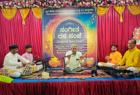 ಕೊಪ್ಪಳ ತಾಲೂಕಿನ ಭಾಗ್ಯನಗರದ ಷಡ್ಜ ಸಂಗೀತ ಸಭಾ ಭವನದಲ್ಲಿ ಆಯೋಜಿಸಿದ್ದ ಸಂಗೀತ ರಸ ಸಂಜೆ ಕಾರ್ಯಕ್ರಮದಲ್ಲಿ ಮರೇಗೌಡರ ಅವರ ವಚನ ಸಂಗೀತ ಪ್ರೇಕ್ಷಕರ ಮನಸೂರೆಗೊಂಡಿತು.