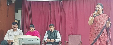  ಕುಂದಾಪುರದ ಭಂರ್ಡಾಕಾರ್ಸ್ ಕಾಲೇಜಿನಲ್ಲಿ ಮತದಾರರ ಪಟ್ಟಿ ವಿಶೇಷ ಸಂಕ್ಷಿಪ್ತ ಪರಿಷ್ಕರಣೆ ತರಬೇತಿ ಕಾರ್ಯಾಗಾರ ನಡೆಯಿತು. ಪ್ರಮುಖರಾದ ಸ್ವರೂಪಾ ಟಿ.ಕೆ., ಗಂಗಾಧರ್, ಅಬೀದ್ ಗದ್ಯಾಳ ಮೊದಲಾದವರಿದ್ದರು.