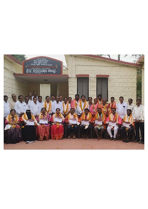 ಬಸಕಲ್ಯಾಣದಲ್ಲಿ ಕರ್ನಾಟಕ ರಾಜ್ಯ ಪ್ರಾಥಮಿಕ ಶಾಲಾ ಶಿಕ್ಷಕರ ಸಂದ ತಾಲೂಕು ಟಕದ ಅಧ್ಯಕ್ಷ ಸಂತೋಷಕುಮರ ಅಕ್ಕಣ್ಣ ಹಾಗೂ ನೂತನ ಪದಾಧಿಕಾರಿಗಳಿಗೆ ಸನ್ಮಾನಿಸಲಾಯಿತು. ರವೀಂದ್ರರೆಡ್ಡಿ ಮಾಲಿ ಪಾಟೀಲ್​, ಚುನಾವಣೆ ಅಧಿಕಾರಿ ಪ್ರಭಾಕರ್​ ಕಳಮಾಸೆ, ರಾಜಕುಮಾರ ಸಾಲಿ, ಸಂಜುಕುಮಾರ್​ ಕಾಂಗೆ, ವಿಜಯಕುಮಾರ ಮಾನೆ, ಸೂರ್ಯಕಾಂತ ಅಡಕೆ, ರಾಜಕುಮಾರ ನಂದೊಡೆ, ಶಿವರಾಜ್​ ಕಣಕಟ್ಟೆ,  ಅಲ್ಲಾವುದ್ದೀನ್​ ಪಟೇಲ್​ ಇತರರಿದ್ದರು.