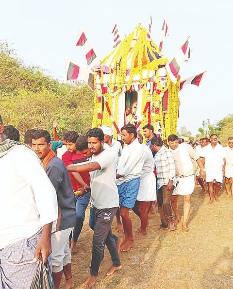  ಕುಡುಕೂರಿನಲ್ಲಿ ಶ್ರೀದೊಡ್ಡಮ್ಮ ತಾಯಿ ರಥೋತ್ಸವ ಭಕ್ತರ ಸಮ್ಮುಖದಲ್ಲಿ ಸಡಗರ ಸಂಭ್ರಮದಿಂದ ಜರುಗಿತು.