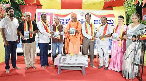  ಜಿಲ್ಲಾ ಕನ್ನಡ ಸಾಹಿತ್ಯ ಪರಿಷತ್ತಿನಿಂದ ಜರುಗಿದ ಕಾರ್ಯಕ್ರಮದಲ್ಲಿ  ಪಗಳ ಕುರಿತ ಪುಸ್ತಕವನ್ನು ನಂದಿವೇರಿಮಠದ ಶಿವಕುಮಾರಸ್ವಾಮಿಗಳು ಲೋಕಾರ್ಪಣೆಗೊಳಿಸಿದರು. ವಿವೇಕಾನಂದಗೌಡ ಪಾಟೀಲ, ಆರ್​.ಎಸ್​.ಬುರಡಿ, ಅಂದಾನೆಪ್ಪ ವಿಭೂತಿ ಇತರರು ಇದ್ದರು.