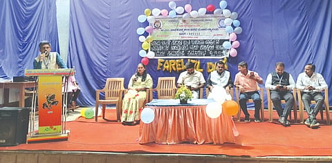 ಇಟಗಿ ಗ್ರಾಮದ ಬಿ.ಎಂ.ಸಾಣಿಕೊಪ್ಪ ಪದವಿ ಕಾಲೇಜಿನಲ್ಲಿ ಹಮ್ಮಿಕೊಂಡಿದ್ದ ವಿವಿಧ ಟಕಗಳ ಸಮಾರೋಪ ಸಮಾರಂಭದಲ್ಲಿ ಆರ್​.ಬಿ.ಹುಣಶೀಕಟ್ಟಿ ಮಾತನಾಡಿದರು. ಕೆ.ಬಿ.ಕಾಪೋಲಿ, ಬಿ.ಎಸ್​.ಸವದಿ ಇತರರಿದ್ದರು.