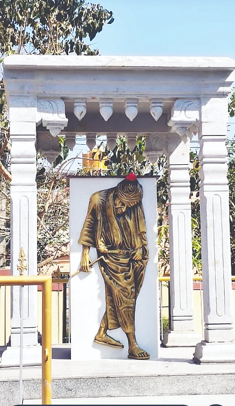 ಉದ್ಘಾಟನೆಗೆ ಸಿದ್ಧಗೊಂಡಿರುವ ಶ್ರೀ ಶಿವಕುಮಾರ ಸ್ವಾಮೀಜಿಗಳ ಮುಖ ಮಂಟಪ, ವೃತ್ತ