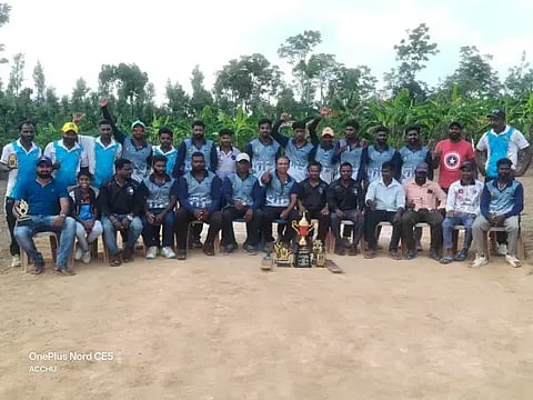 ಮೂಡಿಗೆರೆ ತಾಲೂಕು ಕಿರುಗುಂದ ಗ್ರಾಮದಲ್ಲಿ ಚಿತ್ರನಟ ಪುನೀತ್ ರಾಜಕುಮಾರ್ ಬಳಗದಿಂದ ನಡೆದ ಕ್ರಿಕೆಟ್ ಪಂದ್ಯಾವಳಿಯಲ್ಲಿ ಗೆಲುವು ಪಡೆದ ತಂಡಗಳು.