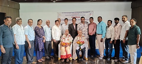 ಚಾಮರಾಜನಗರದ ನಗರದ ಖಾಸಗಿ ಹೋಟೆಲ್‌ನಲ್ಲಿ ಜಿಲ್ಲಾ ಅಡಿಟರ್ ಅಸೋಷಿಯನ್ ಹಾಗೂ  ಜಿಲ್ಲಾ ತೆರಿಗೆ ಇಲಾಖೆಯ ಸಹಯೋಗಲ್ಲಿ ಸೋಮವಾರ ಆಯೋಜಿಸಿದ್ದ ನೂತನ ಆದಾಯ ತೆರಿಗೆ  ಕಾಯ್ದೆ -2025 ರ ಕುರಿತು  ಕಾರ್ಯಾಗಾರದಲ್ಲಿ ಉತ್ತಮ ತೆರಿಗೆ ಪಾವತಿದಾರ ಆರ್.ಯೋಗರಾಜ್ ಹಾಗೂ ಹಿರಿಯ ಲೆಕ್ಕ ಪರಿಶೋಧಕ ರಂಗಸ್ವಾಮಿ ಅವರನ್ನು ಸನ್ಮಾನಿಸಲಾಯಿತು. ಆದಾಯ ತೆರಿಗೆ ಅಧಿಕಾರಿ ಗುರುಪ್ರಸಾದ್, ಜಿಲ್ಲಾ ಲೆಕ್ಕ ಪರಿಶೋಧಕರ ಸಂಘದ ಅಧ್ಯಕ್ಷ ಸಿ.ಎಂ.ವೆಂಕಟೇಶ್, ಚಾರ್ಟರ್ಡ್ ಅಕೌಂಟೆಂಟ್ ಸಂತೋಷ್, ಲೆಕ್ಕ ಪರಿಶೋಧಕರಾದ ಕಮಲ್ ರಾಜ್, ಕಾಮರಾಜ್, ನಾಗಣ್ಣ, ಚಂದ್ರು, ರಂಗನಾಥ್, ಶ್ರೀಧರ್, ಕಾರ್ಯದರ್ಶಿ ಮಂಜು ಇದ್ದರು.