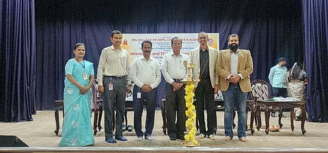  ಜೆಎಸ್‌ಎಸ್ ಕಾಲೇಜಿನಲ್ಲಿ ಆಯೋಜಿಸಿದ್ದ ತರಬೇತಿ ಕಾರ್ಯಕ್ರಮದಲ್ಲಿ ಪ್ರಶಾಂತ್ ರಾಜಶೇಖರ್,  ಡಾ. ಎಂ. ಧರ್ಮ ಪ್ರಸಾದ್, ಪ್ರೊ.ಬಿ.ವಿ.ಸಾಂಬಶಿವಯ್ಯ, ಡಾ.ಎಂ.ಪ್ರಭು ಇನ್ನಿತರರಿದ್ದರು.