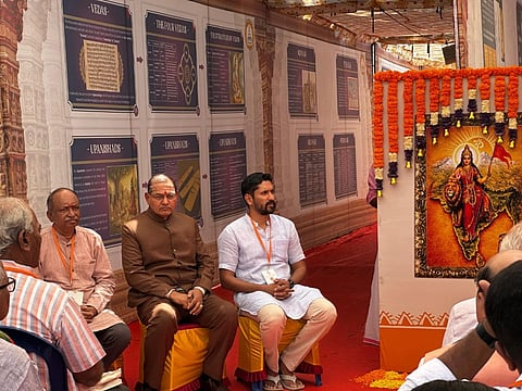 ‘ಪ್ರದರ್ಶನಿ’ ಪ್ರದರ್ಶನ ಉದ್ಘಾಟನೆ ಕಾರ್ಯಕ್ರಮದಲ್ಲಿ ಶಿಲ್ಪಿ ಅರುಣ್ ಯೋಗಿರಾಜ್, ರಘುನಂದನ, ಪ್ರೊ.ಶರಣಪ್ಪ ವಿ.ಹಲಸೆ ಇದ್ದರು.
