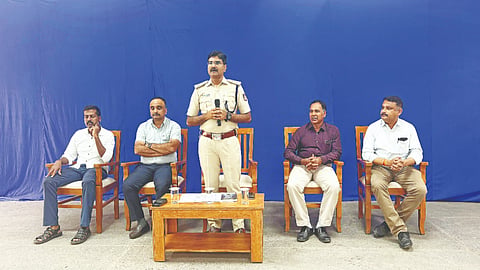 ಕಲ್ಪಿತ ಪರೀಕ್ಷಾ ತರಬೇತಿ ಕಾರ್ಯಕ್ರಮದಲ್ಲಿ ಡಿಸಿಪಿ ಸಿದ್ದನಗೌಡ ವೈ. ಪಾಟೀಲ್ ಮಾತನಾಡಿದರು. ಬಿ.ಮಂಜುನಾಥ್, ಚಂದ್ರಶೇಖರ್,  ಆನಂದ ಇದ್ದರು.