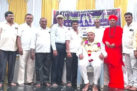 ಭದ್ರಾವತಿಯಲ್ಲಿ ಆಯೋಜಿಸಿದ್ದ ಶ್ರೀ ಕೃಷ್ಣ ದೇವಸ್ಥಾನದ 2ನೇ ವಾರ್ಷಿಕೋತ್ಸವದಲ್ಲಿ ಶಾಸಕ ಬಿ.ಕೆ ಸಂಗಮೇಶ್ವರ್ ಅವರನ್ನು ಸನ್ಮಾನಿಸಲಾಯಿತು. ಶ್ರೀ ಯಾದವಾನಂದ ಸ್ವಾಮೀಜಿ, ವೆಂಕಟೇಶಪ್ಪ, ಸಿ.ಕೆ.ಚನ್ನಕೇಶವ ಇತರರಿದ್ದರು.