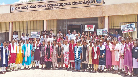ದೇವರಹಿಪ್ಪರಗಿ ಬಿಎಲ್‌ಡಿಇ ಸಂಸ್ಥೆಯ ಎ.ಬಿ. ಸಾಲಕ್ಕಿ ಪದವಿ ಪೂರ್ವ ಕಾಲೇಜಿನಲ್ಲಿ ಮಾದಕ ವಸ್ತುಗಳ ಜಾಗೃತಿ ಕಾರ್ಯಕ್ರಮ ನಡೆಯಿತು. ಪಿಎಸ್‌ಐ ಸಚೀನ ಆಲಮೇಲಕರ, ಪ್ರಾಚಾರ್ಯ ವಿ.ಜಿ. ಹೂನಹಳ್ಳಿ, ವಿದ್ಯಾರ್ಥಿಗಳು ಇದ್ದರು.