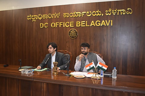 ಬೆಳಗಾವಿಯಲ್ಲಿ ಗುರುವಾರ ಜಿಲ್ಲಾಧಿಕಾರಿ ಮೊಹಮ್ಮದ್ ರೋಷನ್ ಸಿಸಿಎಸ್‌ಆರ್ ಅನುಷ್ಠಾನ ಜಿಲ್ಲಾ ಕೋಶದ ಸಭೆಯಲ್ಲಿ ಮಾತನಾಡಿದರು. ರಾಹುಲ್ ಶಿಂಧೆ ಇದ್ದಾರೆ. 