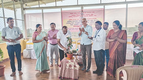  ಕಲಾ ತರಬೇತಿ ಕಾರ್ಯಕ್ರಮವನ್ನು ಕುಂದಾಪುರ ಶಾಸಕ ಎ.ಕಿರಣ್ ಕುಮಾರ್ ಕೊಡ್ಗಿ ಉದ್ಘಾಟಿಸಿದರು. ಕನ್ನಡ ಮತ್ತು ಸಂಸ್ಕೃತಿ ಇಲಾಖೆ, ಸಮಾಜ ಕಲ್ಯಾಣ ಇಲಾಖೆ ಹಾಗೂ ಪರಿಶಿಷ್ಟ ಪಂಗಡಗಳ ಕಲ್ಯಾಣ ಇಲಾಖೆ ಅಧಿಕಾರಿಗಳು, ತರಬೇತುದಾರರು ಮತ್ತು ವಿದ್ಯಾರ್ಥಿಗಳು ಉಪಸ್ಥಿತರಿದ್ದರು.