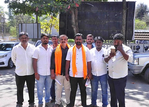 ಬಾಗಲಕೋಟೆಯಲ್ಲಿ ಶಿವಾಜಿ ಮಹಾರಾಜರ ಜಯಂತಿ ಉತ್ಸವ ಅಂಗವಾಗಿ ಸಾಗುತ್ತಿದ್ದ ಮೆರವಣಿಗೆ ಮೇಲೆ ಚಪ್ಪಲಿ ಎಸೆತ ಹಾಗೂ ಕಲ್ಲು ದೂರಿದ ಪ್ರಕರಣ ಖಂಡಿಸಿ ನಗರದ ಜಿಲ್ಲಾಧಿಕಾರಿ ಕಚೇರಿ ಎದುರು ಶ್ರೀರಾಮ ಸೇನೆ ಕಾರ್ಯಕರ್ತರು ಪ್ರತಿಭಟನೆ ನಡೆಸಿದರು.