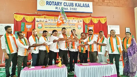 ಕಳಸದಲ್ಲಿ ಏರ್ಪಡಿಸಿದ್ದ ಕಾರ್ಯಕ್ರಮದಲ್ಲಿ ಬಿಜೆಪಿ ಅಧ್ಯಕ್ಷರಾಗಿ ಶ್ರೀಕಾಂತ್ ಕೆಳಭಾಗ ಅಧಿಕಾರ ಸ್ವೀಕರಿಸಿದರು. ಗಜೇಂದ್ರ ಕೊಟ್ಟಿಗೆಹಾರ, ದೀಪಕ್ ದೊಡ್ಡಯ್ಯ, ಎಂ.ಎ.ಶೇಷಗಿರಿ, ಗಿರೀಶ್ ಹೆಮ್ಮಕ್ಕಿ, ನಾಗೇಶ್ ಭಟ್, ಸುಜಯಾ ಸದಾನಂದ, ಕೆ.ಎ.ರಂಗನಾಥ್, ವೆಂಕಟಸುಬ್ಬಯ್ಯ, ಮೋಹನ್ ಗುಳ್ಯ ಇತರರಿದ್ದರು.