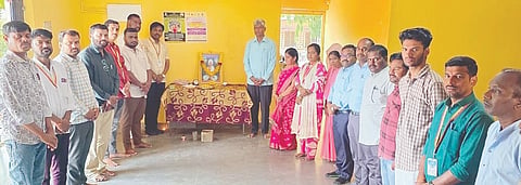ಕನಕಗಿರಿ ತಹಸಿಲ್ ಕಚೇರಿಯಲ್ಲಿ  ದೇವರ ದಾಸಿಮಯ್ಯನವರ ಜಯಂತಿ ಆಚರಿಸಲಾಯಿತು. ಶಿರಸ್ತೇದಾರ್ ಸುನೀಲ್‌ಕುಮಾರ, ಸಿಬ್ಬಂದಿ ಗುರುಲಿಂಗಯ್ಯ, ವಿಜಯ, ರವೀಶ ಹಿರೇಮಠ, ಶರಣಪ್ಪ ಚಳಗೇರಿ ಇತರರಿದ್ದರು.