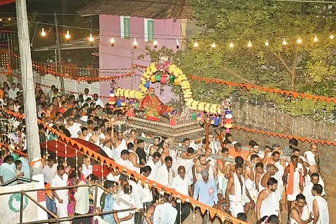 ಕೊಪ್ಪದ ಭಂಡಿಗಡಿ ಶಕಟಪುರ ಶ್ರೀ ಮಠದ ಬದರೀ ವಿದ್ಯಾಭಿನವ ಶ್ರೀ ಕೃಷ್ಣಾನಂದತೀರ್ಥ ಸ್ವಾಮೀಜಿ ರಜತ ಪಲ್ಲಕ್ಕಿ ಉತ್ಸವ ನಡೆಯಿತು.