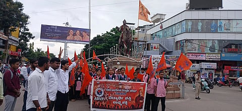  ಗೋಕಾಕ ನಗರದಲ್ಲಿ ಎಬಿವಿಪಿ ನೇತೃತ್ವದಲ್ಲಿ ವಿದ್ಯಾರ್ಥಿಗಳು ಪ್ರತಿಭಟನೆ ನಡೆಸಿದರು. ಸಚಿನ ಹಿರೇಮಠ, ಬಾಲಾಜಿ ಜವಳಕರ, ಅಖಲಿ ಹುಲ್ಲೊಳ್ಳಿ, ಸೌರಭ ಮೂಲಿಮನಿ ಇತರರಿದ್ದರು.