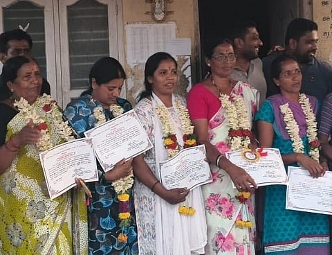ಕುಶಾಲನಗರ ತಾಲೂಕು ಕೂಡಿಗೆ ಕೊಪ್ಪಲು ಹಾಲು ಉತ್ಪಾದಕರ ಮಹಿಳಾ ಸಹಕಾರ ಸಂಘದ ಆಡಳಿತ ಮಂಡಳಿ ನಿರ್ದೇಶಕರ ಸ್ಥಾನಕ್ಕೆ ಆಯ್ಕೆ ಆದ ನಿರ್ದೇಶಕರು. ಮಮತಾ, ಪವಿತ್ರ, ರತ್ನ, ಜ್ಯೋತಿ, ಕಮಲ ಮತ್ತಿತರರು ಇದ್ದಾರೆ.