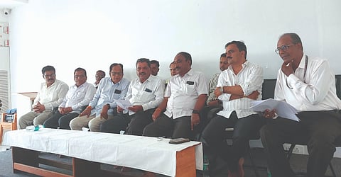 ಸುದ್ದಿಗೋಷ್ಠಿಯಲ್ಲಿ ಮಹಾಂತೇಶ ಪಾಟೀಲ, ಸಿದ್ದಗೌಡ ಮಗದುಮ್ಮ, ಶ್ರೀಕಾಂತ ಉಮ್ರಾಣಿ, ಪಿಂಟು ಹಿರೇಕುರುಬರ, ಪ್ರುಲ್​ ಶೆಟ್ಟಿ, ವಿವೇಕ ಕಮತೆ, ಅನಿಲ ಪಾಟೀಲ, ದೇವೇಂದ್ರ ಕರೋಶಿ ಇತರರಿದ್ದರು.