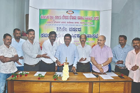 ಸಾಗರದ ಸರ್ಕಾರಿ ನೌಕರರ ಭವನದಲ್ಲಿ ಏರ್ಪಡಿಸಿದ್ದ ಸರ್ಕಾರಿ ನೌಕರರ ಸೌಹಾರ್ದ ಸಹಕಾರ ಸಂದ ನೂತನ ಕಚೇರಿಯನ್ನು ಪ್ರಾಚಾರ್ಯ ಜಿ.ಪರಮೇಶ್ವರಪ್ಪ ಉದ್ಘಾಟಿಸಿದರು. ಲ$್ಮಣ್​ ನಾಯಕ್​, ಕೆ.ವಿ.ಅರವಿಂದ್​, ಬಿ.ವಿ.ರವೀಂದ್ರನಾಥ್​ ಇತರರಿದ್ದರು.