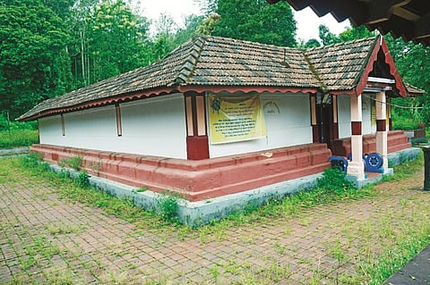 ಭದ್ರಕಾಳೇಶ್ವರಿ ದೇವಾಲಯದ ಹೊರನೋಟ.