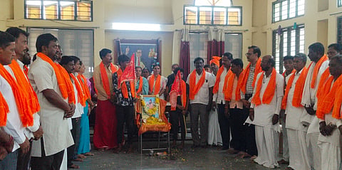 ದೇವದುರ್ಗದ ತಾಲೂಕು ಆಡಳಿತ ಸೌಧದಲ್ಲಿ ಶ್ರೀ ಭಗೀರಥ ಮಹರ್ಷಿ ಜಯಂತಿ ಆಚರಿಸಲಾಯಿತು. ಸಮಾಜದ ತಾಲೂಕು ಅಧ್ಯಕ್ಷ ಭೀಮಣ್ಣ ಬುದ್ದಿನ್ನಿ, ಕಾರ್ಯದರ್ಶಿ ವೆಂಕಟೇಶ್ ಪೂಜಾರಿ, ಮೌನೇಶ್ ಬೂದೂರ್, ನಾಗಪ್ಪ ಉಪ್ಪಾರ, ಕೆ.ರಂಗಪ್ಪ ಇತರರಿದ್ದರು.