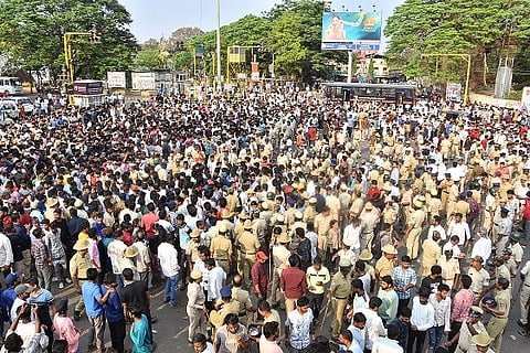 ಖಾಲಿ ಹುದ್ದೆಗಳನ್ನು ಭರ್ತಿ ಮಾಡುವಂತೆ ಒತ್ತಾಯಿಸಿ ಉದ್ಯೋಗಾಂಕ್ಷಿಗಳ  ಪ್ರತಿಭಟನೆ