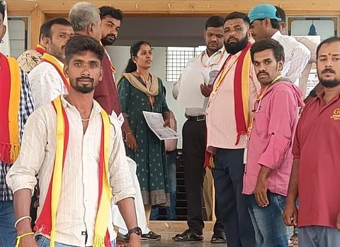 ಕನಕಪುರ ನಗರಸಭೆಯಲ್ಲಿ ಇ-ಖಾತೆ ಮಾಡಿಕೊಡಲು ವಿಳಂಬ ಹಾಗೂ ಆಶ್ರಯ ಮನೆ ನಿವೇಶಗಳಲ್ಲಿ ದಲ್ಲಾಳಿಗಳ ಹಸ್ತಕ್ಷೇಪ ತಡೆಯುವಂತೆ ಒತ್ತಾಯಿಸಿ ಕರ್ನಾಟಕ ಯುವ ಶಕ್ತಿ ವೇದಿಕೆಯಿಂದ ಕಂದಾಯ ಅಧಿಕಾರಿ ಜ್ಯೋತಿ ಅವರಿಗೆ ಮನವಿ ಸಲ್ಲಿಸಲಾಯಿತು. ಸಲೀಂ ಪಾಷ, ವೆಂಕಟಾಚಲ, ಚಾಂದ್‌ಪಾಷ, ಸಿದ್ದರಾಜು, , ಚಂದ್ರ, ಸಾಕಮ್ಮ, ಅಲಮೇಲಮ್ಮ, ಉಪಸ್ಥಿತರಿದ್ದರು.
