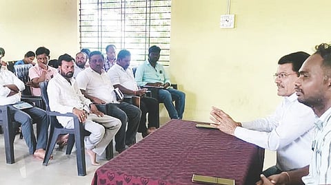 ಕನಕಗಿರಿ ತಾಪಂ ಸಭಾಂಗಣದಲ್ಲಿ ಕುಡಿವ ನೀರಿನ ಟಾಸ್ಕ್‌ಫೋರ್ಸ್ ಸಮಿತಿ ಸಭೆ ನಡೆಯಿತು. ತಹಸೀಲ್ದಾರ್ ವಿಶ್ವನಾಥ ಮುರುಡಿ, ತಾಪಂ ಇಒ ರಾಜಶೇಖರ, ಪಿಡಿಒಗಳಾದ ನಾಗೇಶ, ಕನಕಪ್ಪ ಇತರರಿದ್ದರು.