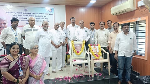 ಹೊಸಪೇಟೆ ವಿಜಯನಗರ ಕಾಲೇಜಿನಲ್ಲಿ ಮಂಗಳವಾರ ನಡೆದ ಡಾ.ಬಸವರಾಜ ಮಲಶೆಟ್ಟಿ ದತ್ತಿ ನಿಧಿಯ ವಿಚಾಗೋಷ್ಠಿ ಕಾರ್ಯಕ್ರಮ ನಡೆಯಿತು. ಕಾಲೇಜಿನ ಆಡಳಿತ ಮಂಡಳಿ ಅಧ್ಯಕ್ಷ ಎನ್.ಮಲ್ಲಿಕಾರ್ಜುನ ಮೆಟ್ರಿ ಉದ್ಘಾಟಿಸಿದರು. ಪ್ರಾಂಶುಪಾಲ ಮಹಾಂತೇಶ ಆರಾಧ್ಯಮಠ, ಶರಣ ಸಾಹಿತ್ಯ ಪರಿಷತ್ತಿನ ಅಧ್ಯಕ್ಷ ಡಾ.ಕೆ.ರವೀಂದ್ರನಾಥ ಇತರರಿದ್ದರು.