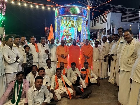 ಸರಗೂರು ತಾಲೂಕಿನ ಬಾಡಗ ಗ್ರಾಮದಲ್ಲಿ ಬಸವ ಜಯಂತಿ ಆಚರಿಸಲಾಯಿತು. ಡಾ.ಷಡಕ್ಷರ ಸ್ವಾಮೀಜಿ, ಮಹದೇವ ಸ್ವಾಮೀಜಿ, ತೊಂಟದಾರ್ಯ ಸ್ವಾಮೀಜಿ ಪ್ರವೀಣ್ ಇರರು ಇದ್ದರು.