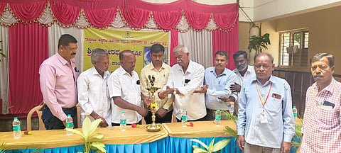 ಸರಗೂರು ತಹಸಿಲ್ದಾರ್ ಕಚೇರಿಯಲ್ಲಿ ಆವರಣದಲ್ಲಿ ರಾಷ್ಟ್ರೀಯ ಹಬ್ಬಗಳ ಆಚರಣಾ ಸಮಿತಿಯಿಂದ ಮಹರ್ಷಿ ಭಗೀರಥ ಜಯಂತಿ ಆಚರಿಸಲಾಯಿತು. ಮಲ್ಲೇಶ್, ಸೋಮಶೇಖರ, ಚಿಕ್ಕರಾಜಶಟ್ಟಿ, ಎಸ್.ರವಿ ಇತರರು ಇದ್ದರು.