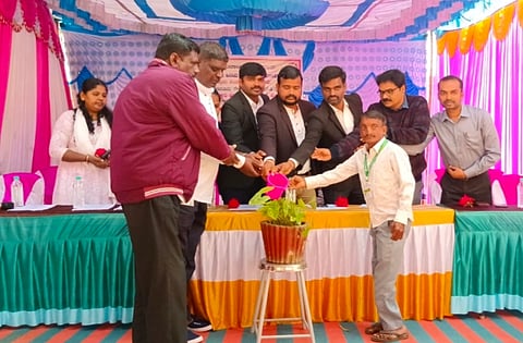 ಸರಗೂರು ಪಟ್ಟಣದ ತಾಲೂಕು ಪಂಚಾಯಿತಿ ಆವರಣದಲ್ಲಿ ವಿಕಲಚೇತನರ ದಿನಾಚರಣೆ ಅಂಗವಾಗಿ ಕಾನೂನು ಅರಿವು ಕಾರ್ಯಕ್ರಮವನ್ನು ವಕೀಲ ಮಣಿರಾಜು ಉದ್ಘಾಟಿಸಿದರು.