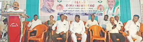 ಸೇಡಂನಲ್ಲಿ ಆಯೋಜಿಸಿದ್ದ ಎಸ್​ಐಆರ್​ ಕುರಿತು ಬಿಎಲ್​ಎ&2ಗಳ ಕಾರ್ಯಾಗಾರದಲ್ಲಿ ಸಚಿವ ಡಾ.ಶರಣಪ್ರಕಾಶ ಪಾಟೀಲ್​ ಮಾತನಾಡಿದರು. ಪೃಥ್ವಿರಾಜ್​ ಮಂಡ್ಯ, ಮಹಾಂತಪ್ಪ ಸಂಗಾವಿ, ಸತೀಶರೆಡ್ಡಿ ಪಾಟೀಲ್​ ರಂಜೋಳ, ಜೈಭೀಮ ಊಡಗಿ ಇದ್ದರು.