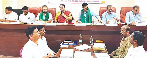 ಸಂಡೂರಿನ ತಾಪಂ ಸಭಾಂಗಣದಲ್ಲಿ ಶಾಸಕಿ ಅನ್ನಪೂರ್ಣ ತುಕಾರಾಮ್ ಅಧ್ಯಕ್ಷತೆಯಲ್ಲಿ ತ್ರೈಮಾಸಿಕ ಪ್ರಗತಿ ಪರಿಶೀಲನಾ ಸಭೆ ನಡೆಯಿತು. 