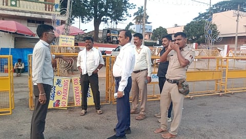 ದೊಡ್ಡಬಳ್ಳಾಪುರ ತಾಲೂಕು ತೂಬಗೆರೆ ಸಮೀಪದ ಶ್ರೀ ಕ್ಷೇತ್ರ ಘಾಟಿ ಸುಬ್ರಹ್ಮಣ್ಯ ದೇವರ ಬ್ರಹ್ಮರಥೋತ್ಸವ ಸಿದ್ಧತೆಯನ್ನು ಜಿಲ್ಲಾ ಅಧಿಕಾರಿ ಎ.ಬಿ.ಬಸವರಾಜು ಪರಿಶೀಲಿಸಿದರು.