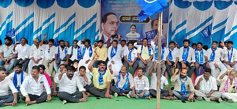 ಬಳ್ಳಾರಿಯ ಡಿಸಿ ಕಚೇರಿ ಮುಂಭಾಗದಲ್ಲಿ ಕರ್ನಾಟಕ ರಾಜ್ಯ ದಲಿತ ಸಂಘರ್ಷ ಸಮಿತಿ(ಡಿ.ಜಿ.ಸಾಗರ ಬಣ) ವತಿಯಿಂದ ಸತ್ಯಾಗ್ರಹ ಧರಣಿ ನಡೆಯಿತು. ರಾಜ್ಯ ಸಂಘಟನಾ ಸಂಚಾಲಕ ಎ.ಮಾನಯ್ಯ, ಸಂಘದ ಪದಾಧಿಕಾರಿಗಳಾದ ಕೆ.ಗಾದಿಲಿಂಗನಗೌಡ, ನರಸಪ್ಪ, ವಿ.ಎಸ್.ಶಿವಶಂಕರ್, ಎಚ್.ಬಿ.ಗಂಗಪ್ಪ, ದೇವದಾಸ, ಕೆ.ಎಚ್.ಆಂಜನೇಯ, ಬಿ.ರಮೇಶ್ ಇತರರಿದ್ದರು.