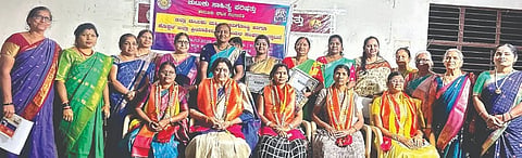 ಗಂಗಾವತಿ ಕಸಾಪ ಭವನದಲ್ಲಿ ಏರ್ಪಡಿಸಿದ್ದ ಜಿಲ್ಲಾ ಕ್ರಿಯಾಶೀಲ ಲೇಖಕಿಯ ಸಂಘ ಮತ್ತು ಮಹಿಳಾ ಕವಿಗೋಷ್ಠಿ ಉದ್ಘಾಟನೆ ಕಾರ್ಯಕ್ರಮದಲ್ಲಿ ವಿವಿಧ ಕ್ಷೇತ್ರದ ಮಹಿಳಾ ಸಾಧಕಿಯರನ್ನು ಮಂಗಳವಾರ ಸನ್ಮಾನಿಸಲಾಯಿತು. ರಾಜವಂಶಸ್ಥೆ ಲಲಿತಾರಾಣಿರಾಯಲು, ಕೆಸಿಎಸ್ ಮಹಿಳಾ ಪದವಿ ಕಾಲೇಜಿ ಪ್ರಾಧ್ಯಾಪಕಿ ಡಾ.ವಾಣಿಶ್ರೀ ಪಾಟೀಲ್, ಸಾಹಿತಿ ಸಿ.ಮಹಾಲಕ್ಷ್ಮಿ ಇತರರಿದ್ದರು.