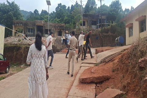 ಏಕಲವ್ಯ ಶಾಲೆಯ ಘಟನಾ ಸ್ಥಳಕ್ಕೆ ಡಿವೈಎಸ್ಪಿ ನಾಗರಾಜ್ ಭೇಟಿ ನೀಡಿ ಪರಿಶೀಲನೆ ನಡೆಸಿದರು. 