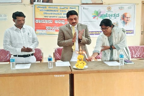 ಎನ್.ಆರ್.ಪುರದಲ್ಲಿ ಆಯೋಜಿಸಿದ್ದ ಕಾರ್ಮಿಕ ದಿನಾಚರಣೆಯನ್ನು ತಹಸೀಲ್ದಾರ್ ಡಾ.ನೂರುಲ್‌ಹುದಾ ಉದ್ಘಾಟಿಸಿದರು.  