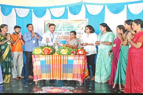 ಎನ್.ಆರ್.ಪುರದ ಅಂಬೇಡ್ಕರ್ ಭವನದಲ್ಲಿ ಆಯೋಜಿಸಿದ್ದ ಆರೋಗ್ಯ ತಪಾಸಣಾ ಶಿಬಿರವನ್ನು ಒಕ್ಕೂಟದ ಅಧ್ಯಕ್ಷೆ ರತ್ನಮ್ಮ ಉದ್ಘಾಟಿಸಿದರು. 