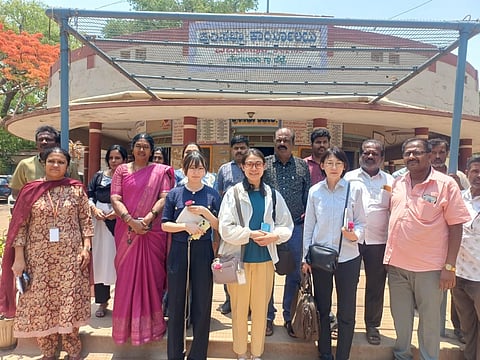 ವಿಜಯಪುರ ಪಟ್ಟಣದ ಹಲವೆಡೆ ಜಪಾನ್​ ಅಂತಾರಾಷ್ಟ್ರೀಯ ಸಹಕಾರ ಸಂಸ್ಥೆಯ ತಜ್ಞರ ತಂಡ ಪಟ್ಟಣಕ್ಕೆ ಭೇಟಿ ನೀಡಿ ಸ್ಥಳಿಯರಿಂದ ಹಾೂ ಪುರಸಭೆ ಅಧ್ಯಕ್ಷೆ ಭವ್ಯಾ ಮಹೇಶ್​ ಮತ್ತು ಮುಖ್ಯಾಧಿಕಾರಿ ಸತ್ಯನಾರಾಯಣಾ ಸದಸ್ಯರಿಂದ ಮಾಹಿತಿ ಪಡೆದರು. 