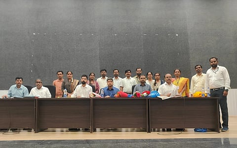 ಯಾದಗಿರಿಯಲ್ಲಿ ಬುಧವಾರ ನಡೆದ ಕಲಿಕೆ ಸಂಸ್ಥೆ ಯೋಜನೆ ಪ್ರಗತಿ ಪರಿಶೀಲನಾ ಸಭೆಯಲ್ಲಿ ಡಿಸಿ ರಾಹುಲ್​ ಪಾಂಡ್ವೆ,  ಜಿಪಂ ಸಿಇಒ ಲವೀಶ್​ ಓರ್ಡಿಯಾ, ಮಹೇಶಕುಮಾರ, ನೀಲಯ್ಯ, ಶಿವರಾಜ ನಾಯಕ ಇತರರಿದ್ದರು.