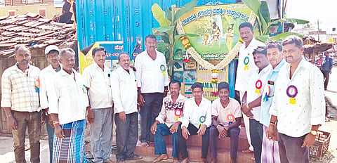 ಯಳಂದೂರು ಪಟ್ಟಣದ ಬಳೇಪೇಟೆಯ ಉಪ್ಪಾರ ಬಡಾವಣೆಯಲ್ಲಿ ಭಗೀರಥ ಜಯಂತಿ ಆಚರಿಸಲಾಯಿತು.