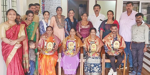 ಅರೆಭಾಷೆ ಗೌಡ ವಿಕಾಸ ವೇದಿಕೆ ಮತ್ತು ರೋಟರಿ ಮಿಸ್ಟಿ ಹಿಲ್ಸ್ ಮಡಿಕೇರಿ ಸಂಯುಕ್ತ ಆಶ್ರಯದಲ್ಲಿ ಜಿಲ್ಲಾ ಮಟ್ಟದ ಪ್ರೌಢಶಾಲಾ ವಿದ್ಯಾರ್ಥಿಗಳಿಗೆ ಆಯೋಜಿಸಿದ್ದ ರಸಪ್ರಶ್ನೆ ಸ್ಪರ್ಧೆ ಕಾರ್ಯಕ್ರಮದಲ್ಲಿ ಭಾಗವಹಿಸಿದ ವಿದ್ಯಾರ್ಥಿಗಳು ಹಾಗೂ ಗಣ್ಯರು.
