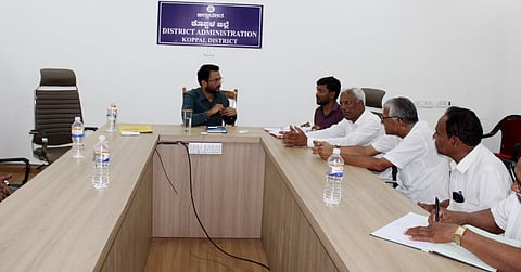 ಹೇಮರಡ್ಡಿ ಮಲ್ಲಮ್ಮ ಜಯಂತಿ ಆಚರಣೆ ಸಂಬಂಧ ಶುಕ್ರವಾರ ಕೊಪ್ಪಳದಲ್ಲಿ ಎಡಿಸಿ ಸಿದ್ರಾಮೇಶ್ವರ ಅಧ್ಯಕ್ಷತೆಯಲ್ಲಿ ಪೂರ್ವಭಾವಿ ಸಭೆ ನಡೆಯಿತು. ಕನ್ನಡ ಮತ್ತು ಸಂಸತಿ ಇಲಾಖೆ ಸಹಾಯಕ ನಿರ್ದೇಶಕ ಕರ್ಣ ಕುಮಾರ್​, ಸಮಾಜದ ಮುಖಂಡರಾದ ವಿರುಪಣ್ಣ ನವೋದಯ, ಹನಮರಡ್ಡಿ ಹಂಗನಕಟ್ಟಿ, ಕಾಶೀನಾಥರೆಡ್ಡಿ, ಹನಮರೆಡ್ಡಿ ಇದ್ದರು. 