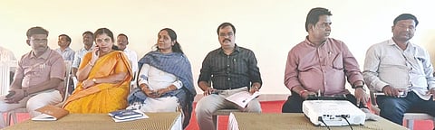 ಚಿತ್ತಾಪುರದಲ್ಲಿ ಹಮ್ಮಿಕೊಂಡಿದ್ದ ಬಿಎಲ್​ಎಗಳ ತರಬೇತಿ ಕಾರ್ಯಕ್ರಮದಲ್ಲಿ ತಹಸೀಲ್ದಾರ್​ ನಾಗಯ್ಯ ಹಿರೇಮಠ, ನೀಲಪ್ರಭಾ ಬಬಲಾದಿ, ರಾಜಕುಮಾರ ಮರತೂರಕರ್​, ಭಾರತಿ ದಂಡೋತಿ, ಮನೋಜಕುಮಾರ ಗುರಿಕಾರ ಇದ್ದರು.