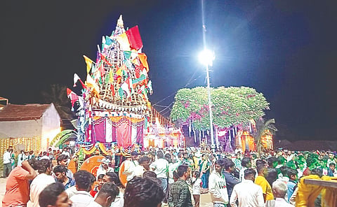 ಬೆಟ್ಟದಪುರ ಸಮೀಪದ ಗೊರಹಳ್ಳಿ ಗ್ರಾಮದಲ್ಲಿ ಶುಕ್ರವಾರ ರಾತ್ರಿ ಶ್ರೀದೊಡ್ಡಮ್ಮ ತಾಯಿ ರಥೋತ್ಸವ ವಿಜೃಂಭಣೆಯಿಂದ ನೆರವೇರಿತು.